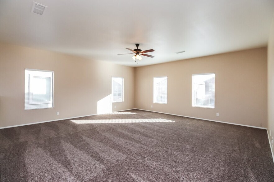 Building Photo - 735 W Fruit Tree Ln