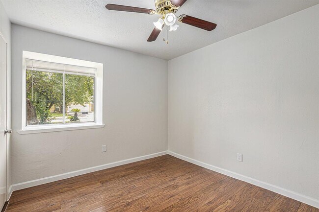 Building Photo - 9418 Spiralwood Ln