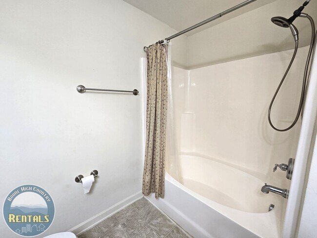 Building Photo - 194 Azor Ct