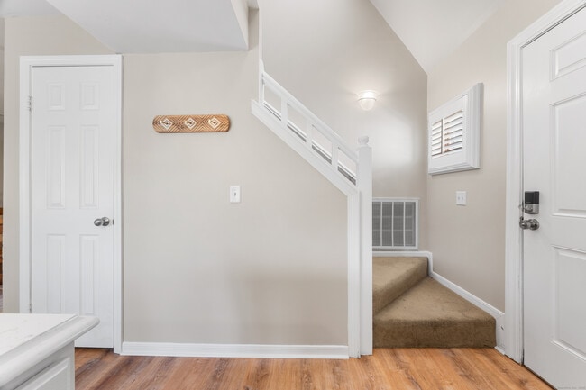 Building Photo - 2124 Old Pond Ln
