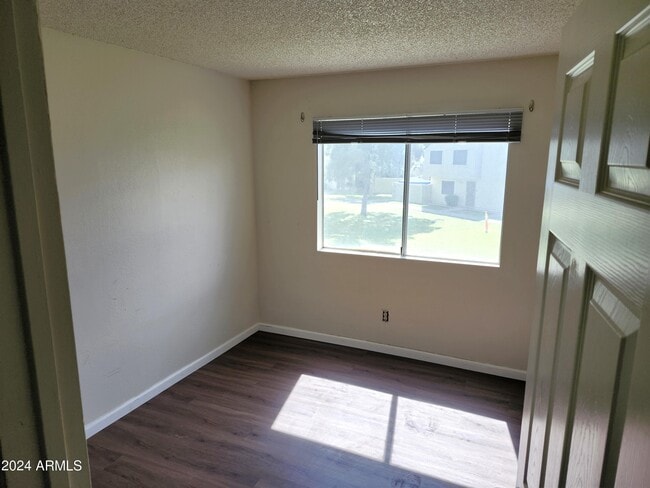 Building Photo - 5844 N 48th Ave