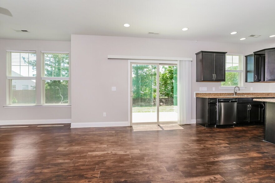 Building Photo - 3417 Snowberry Dr