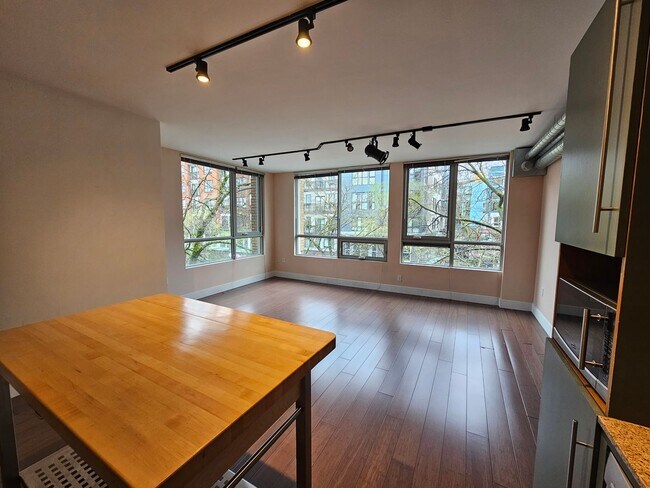 Building Photo - Bright Capitol Hill 1BR at BRIX | Parking Included |