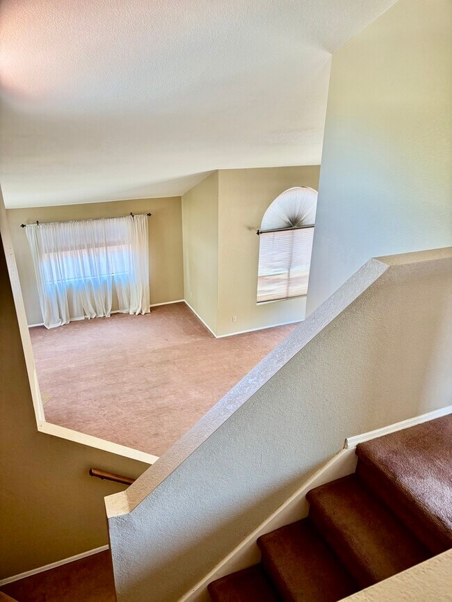 Building Photo - Charming house with 3 beds and 2 bath is n...