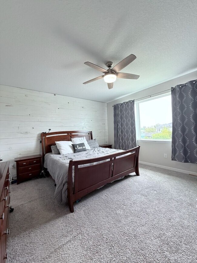 Building Photo - Preserve at Crown Point Home with Fenced B...