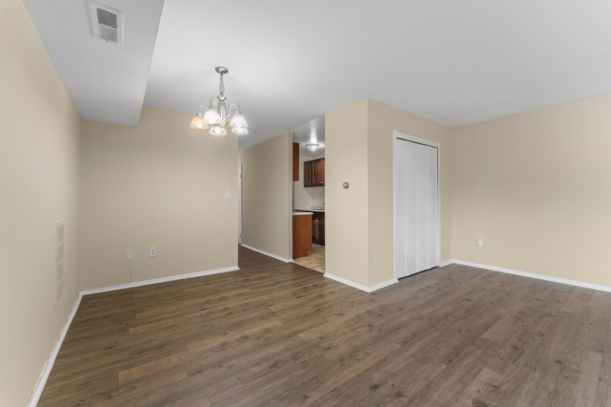 Building Photo - 5500 Karen Elaine Dr