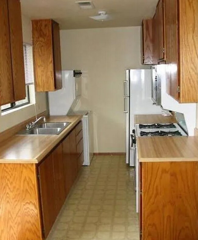 Building Photo - Charming 3 Bed / 1 Bath Home + In-Law Unit – Spacious & Flexible Living