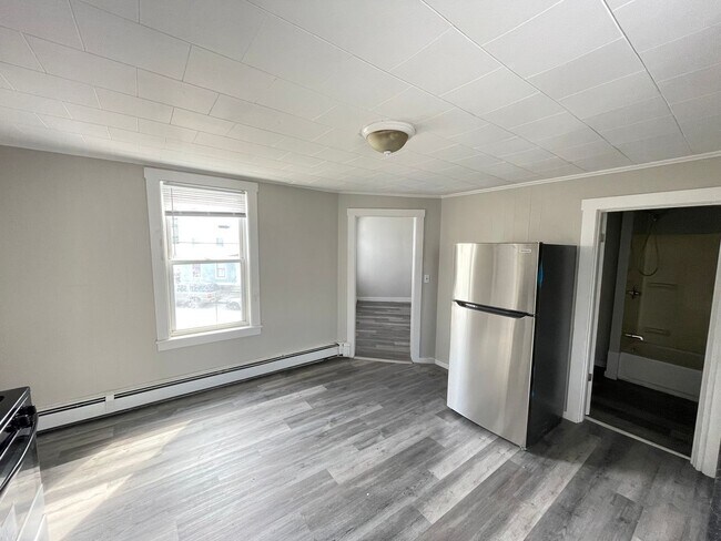 Building Photo - 336 Amherst St