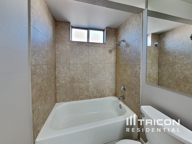 Building Photo - 5723 Deer Valley Dr