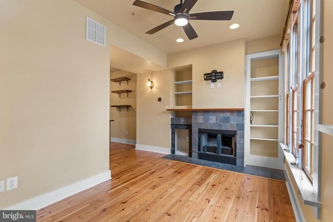 Building Photo - 220 Hollis Alley