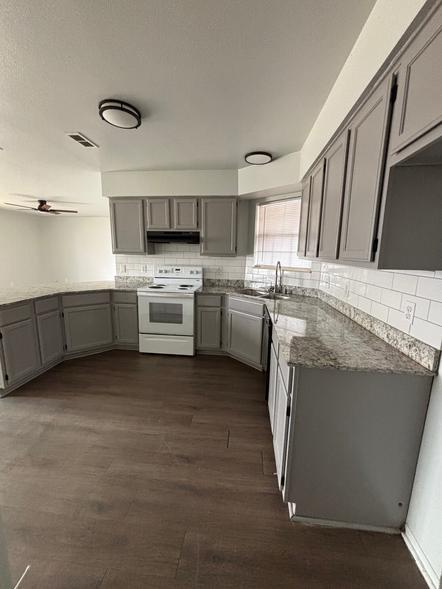 Building Photo - 2839 Adrian Ave