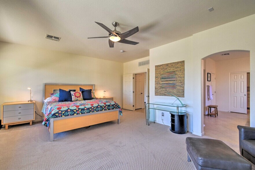 Building Photo - 15999 W Cambridge Ave