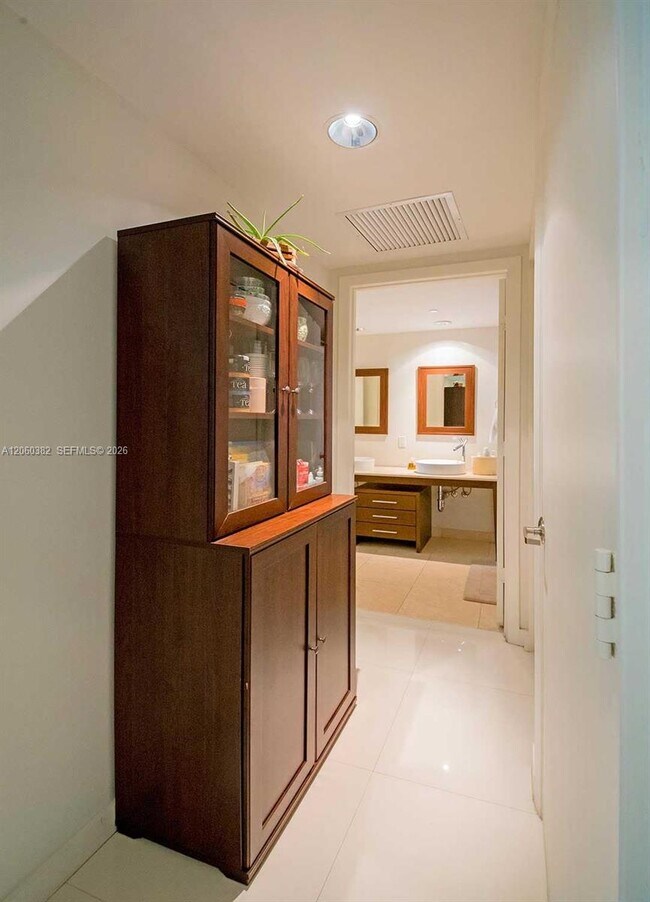 Building Photo - 485 Brickell Ave