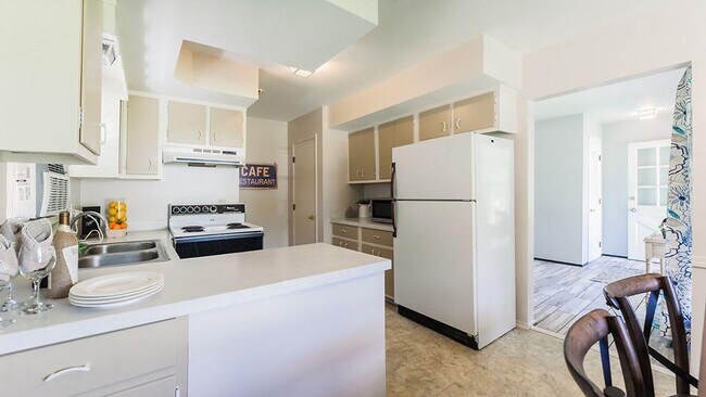 Building Photo - 5097 Wardcliff Dr. Unit A