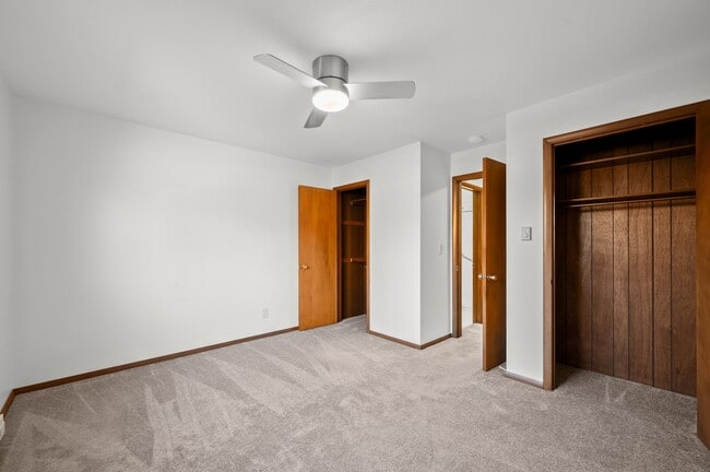 Building Photo - 1332 W Glenlord Rd