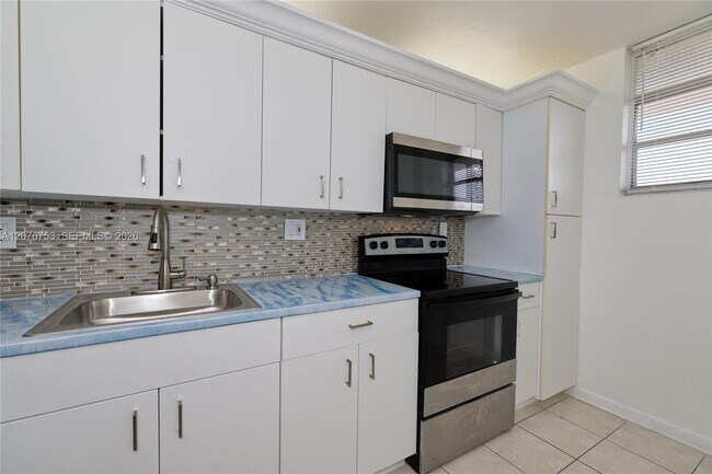 Building Photo - 2903 N Miami Beach Blvd