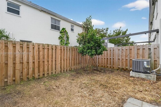 Building Photo - 2662 SE 10th St