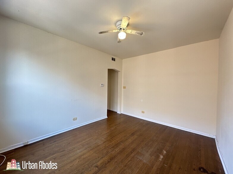 Building Photo - 3147 W Medill Ave