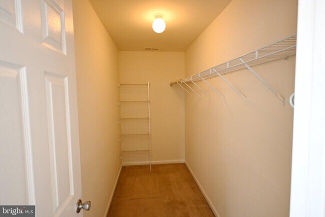 Building Photo - 101 Goldenrod Ln