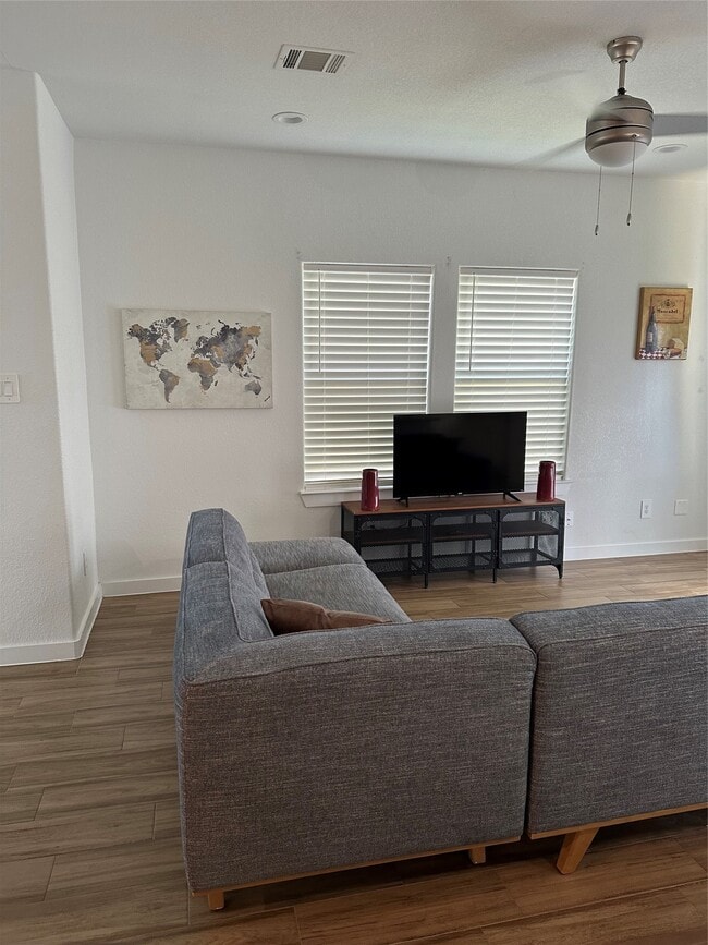 Building Photo - 5314 Longmeadow St