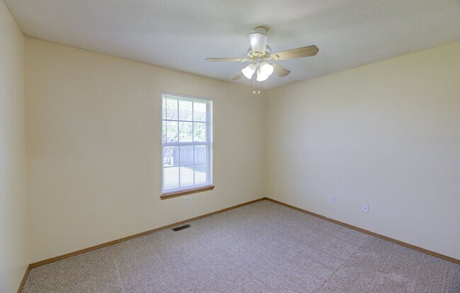 Building Photo - 3 Bedroom in Republic Schools!