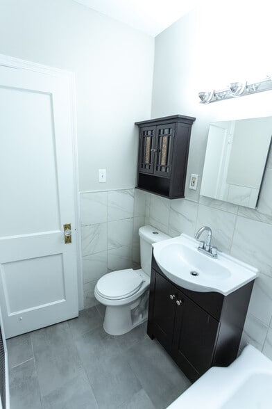 Bathroom - 4215 Dix St NE