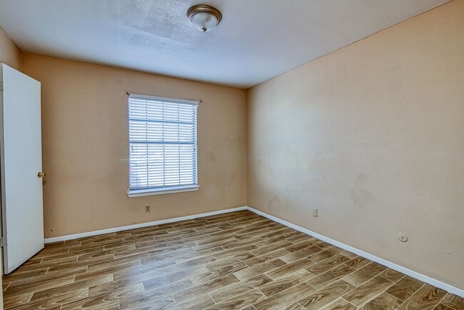 Building Photo - 11612 Marsh Mccall Way