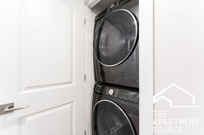 Building Photo - 2516 W Medill Ave