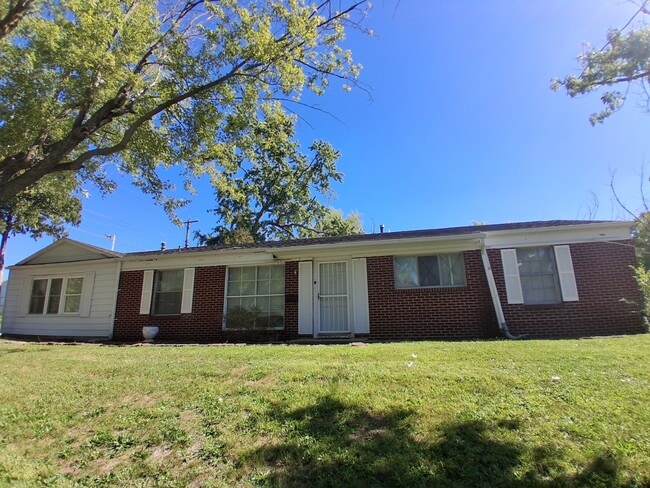 Primary Photo - 1709 Crestview Dr
