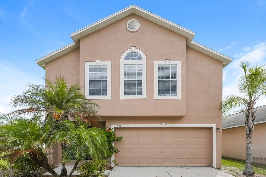 Primary Photo - 939 Brenton Leaf Dr
