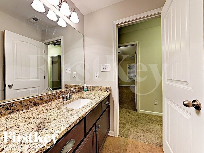 Building Photo - 7 Abington Ln