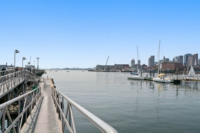 Building Photo - 197 8th St