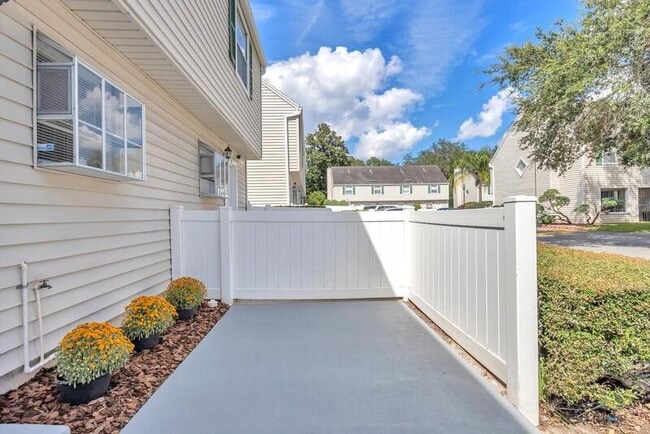 Building Photo - 111 E 1st St