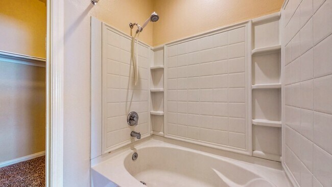 Building Photo - ** 2 weeks free rent. Excluding recurring fees** 2 BDR / 2.5 BATH SPACIOUS HOME