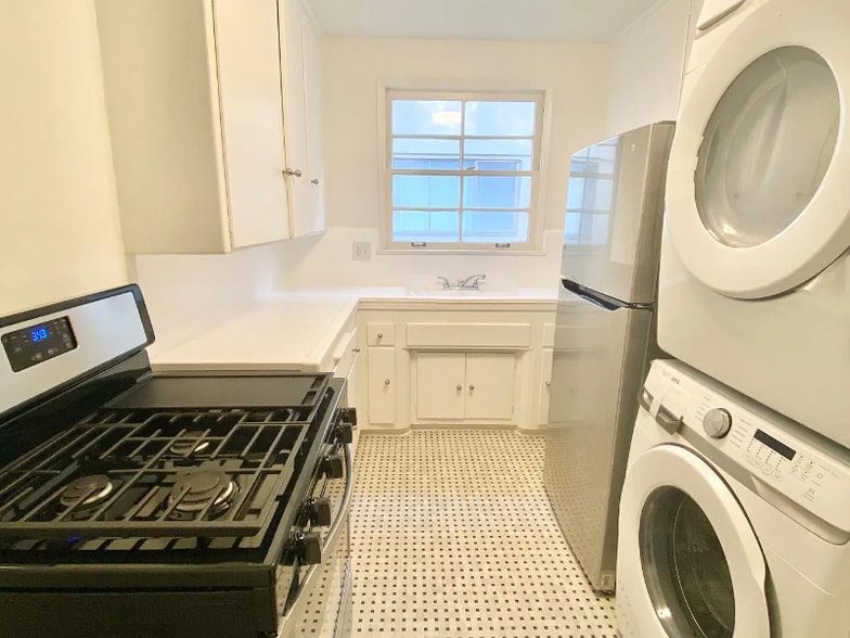 Building Photo - 1124 Glenville Dr