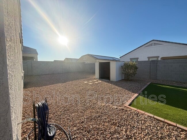 Building Photo - 25681 W Desert Dr