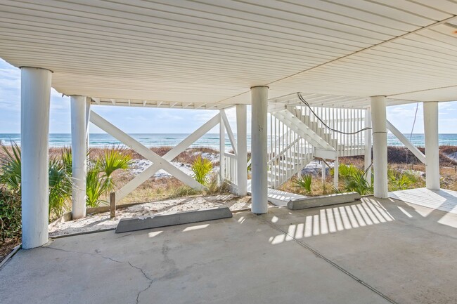 Building Photo - Newly Renovated Beach Front Four Bedroom Home