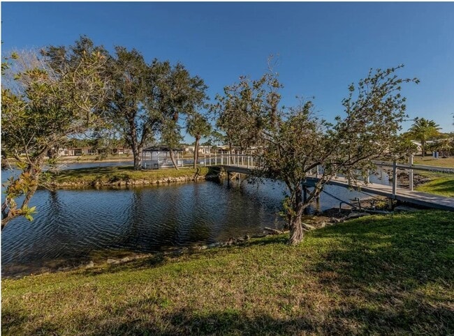 Building Photo - 106 Lazy River Rd