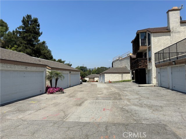 Building Photo - 950 W Lambert Rd