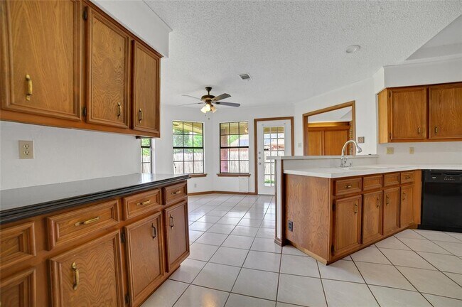 Building Photo - 601 Cedar Ridge Dr