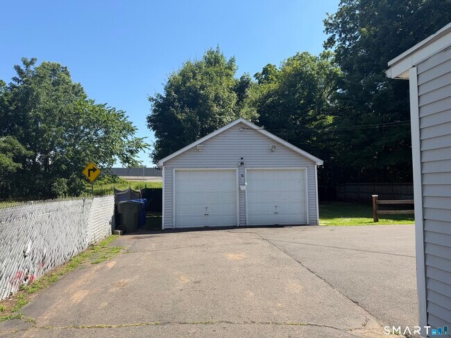 Building Photo - 117 Silver Ln