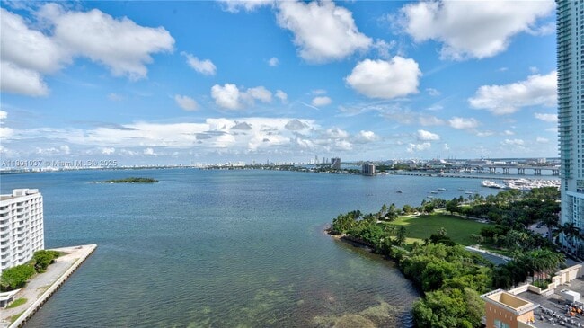 Building Photo - 2020 N Bayshore Dr