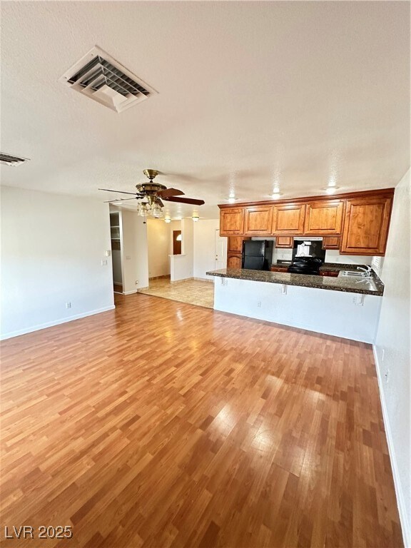 Building Photo - 260 Village Ct
