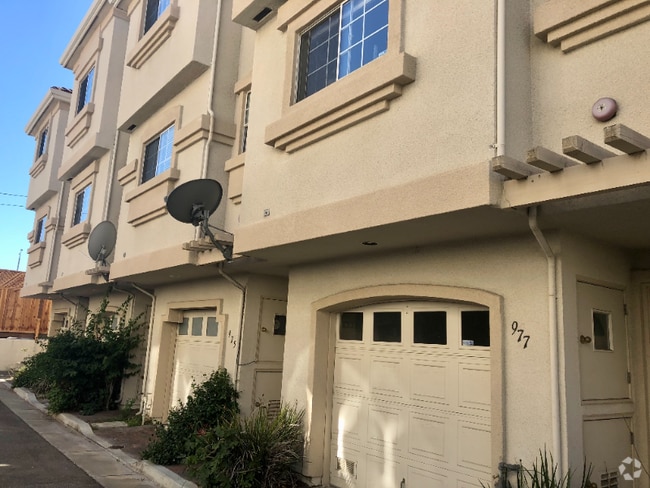 Building Photo - 975 Wisteria Terrace