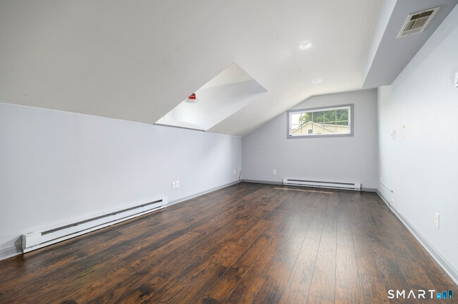 Building Photo - 39 Kenilworth Dr W