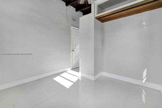 Building Photo - 3900 SW 47th Ave