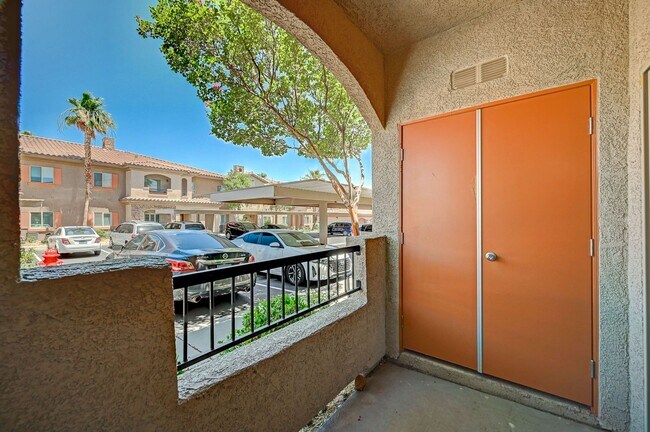 Building Photo - Charming 3-bed, 2-bath Downstairs Unit