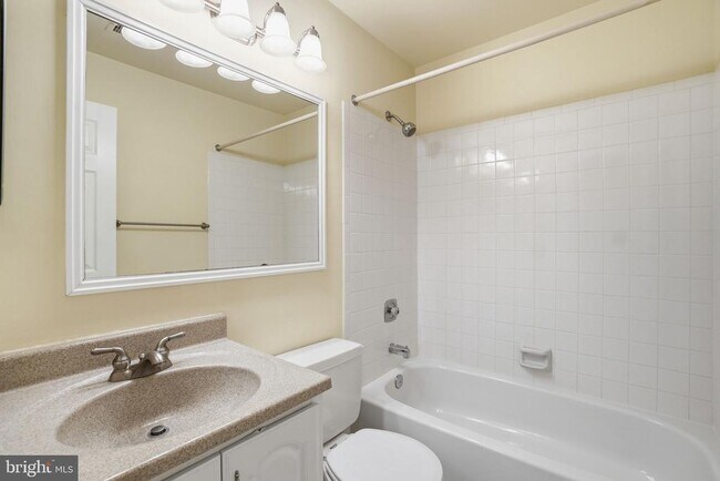 Building Photo - 2391 Hunters Square Ct