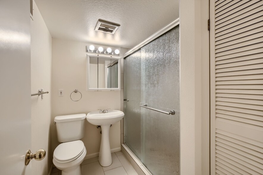 Building Photo - 1538 Chambers Dr