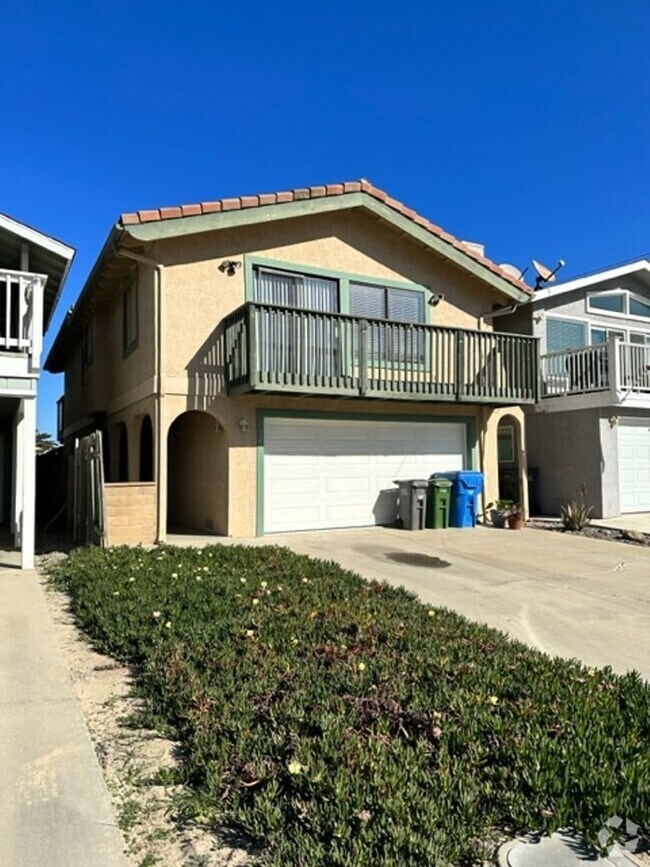 Building Photo - Updated 3bd/2ba House One Block from Ocean...